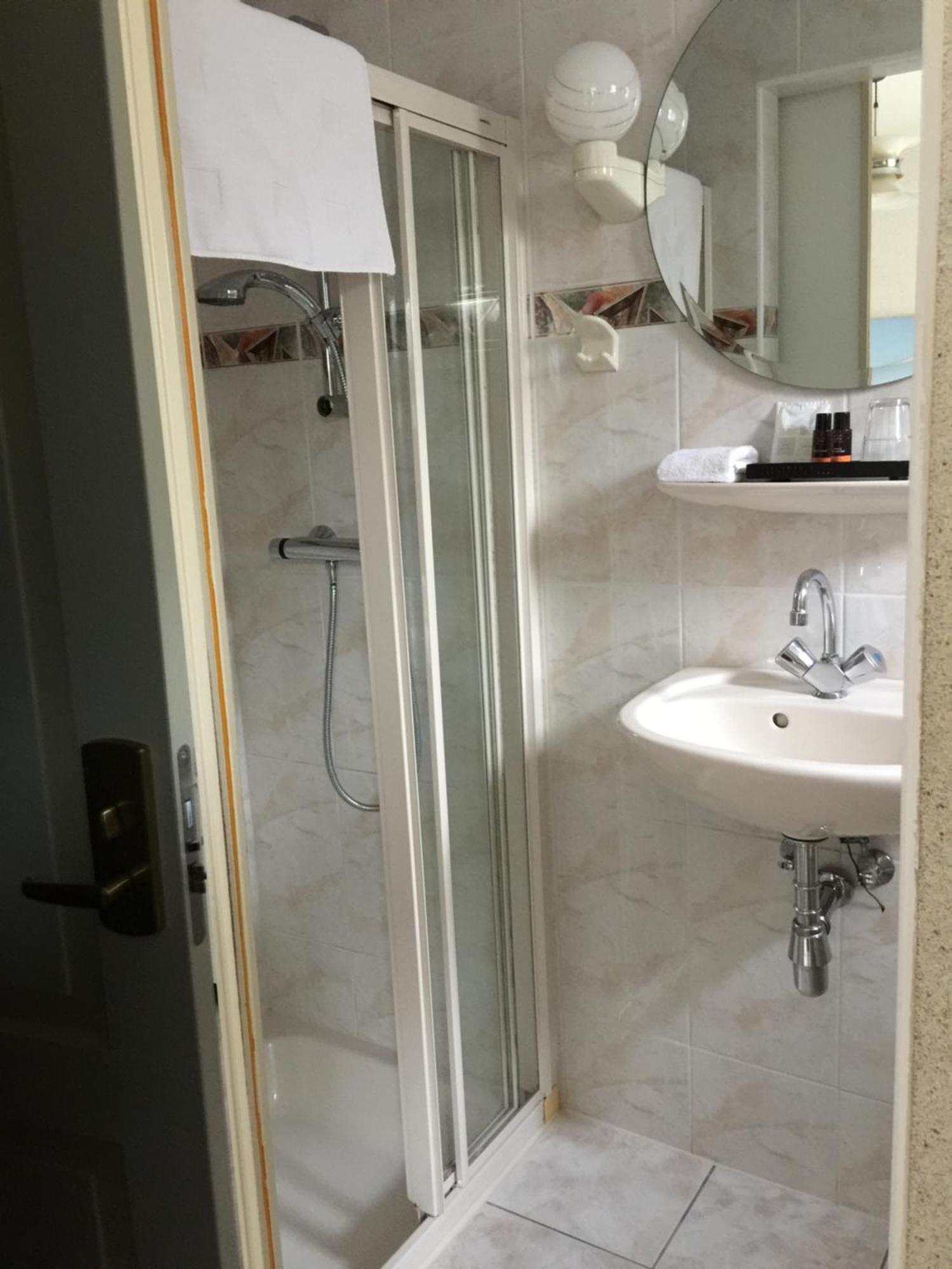 Single Room Bathroom